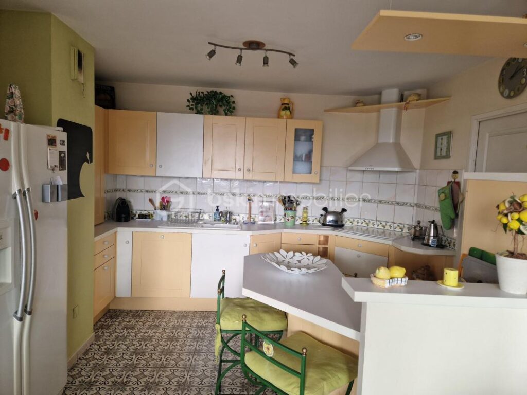 CHARMANT APPARTEMENT – 5 pièces – 3 chambres – 105 m²