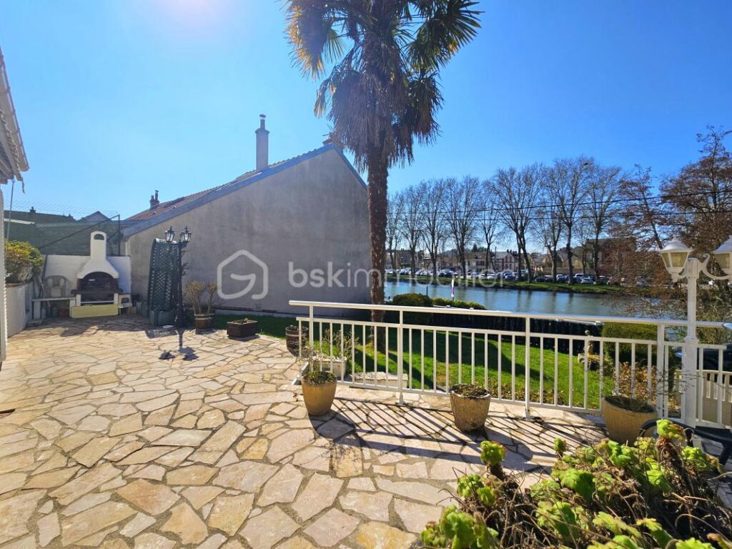 VUE IMPRENABLE SUR LE LOING – 5 pièces – 4 chambres – 108 m²