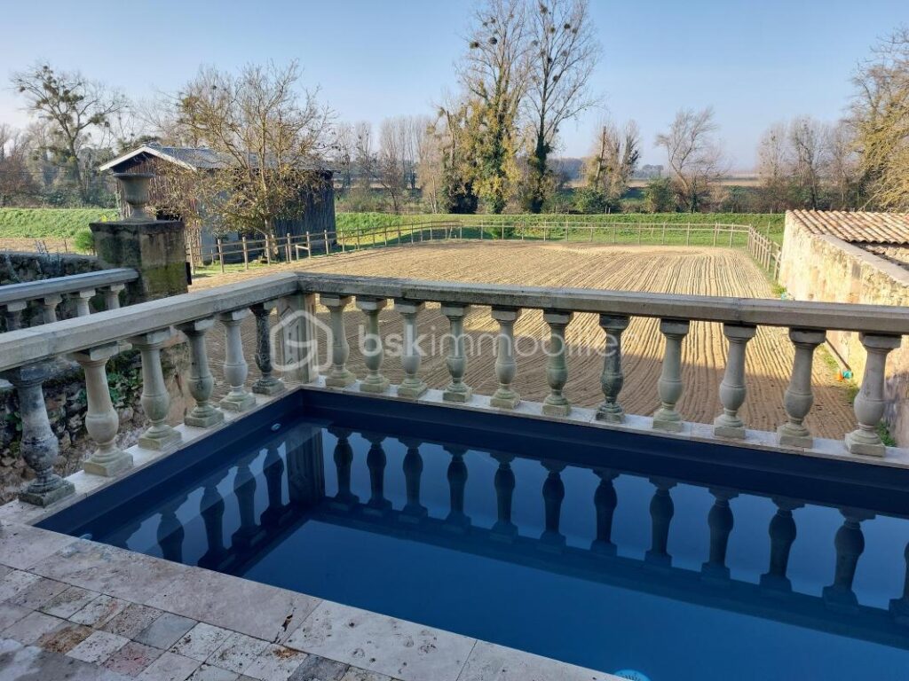 Maison 242m2 avec installations équestre, terrain 8000m2 – 7 pièces – 4 chambres – 242 m²