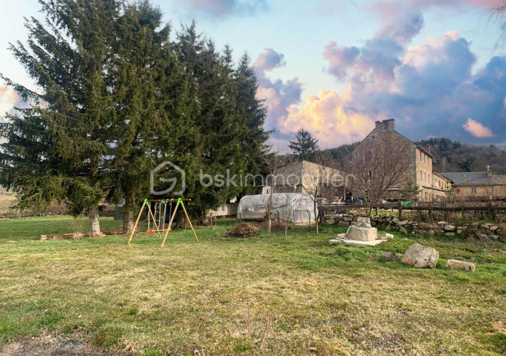 Maison de campagne – 7 pièces – 6 chambres – 175 m²