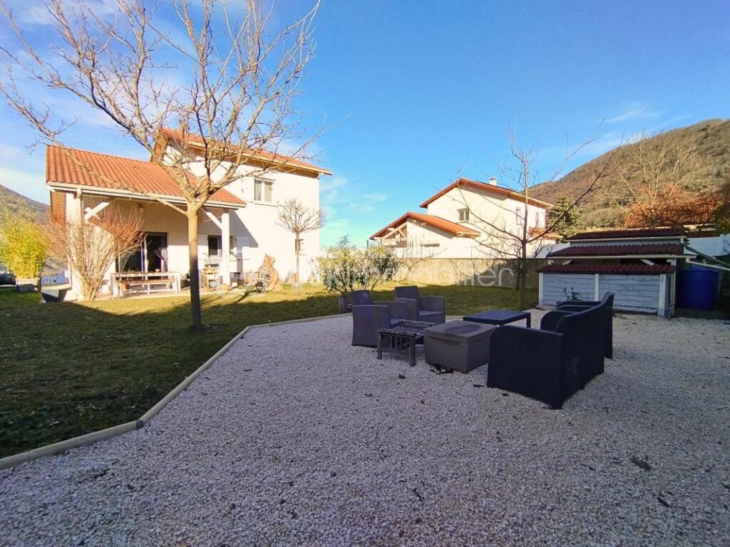 Maison individuelle 106m2 – 5 pièces – 3 chambres – 106 m²