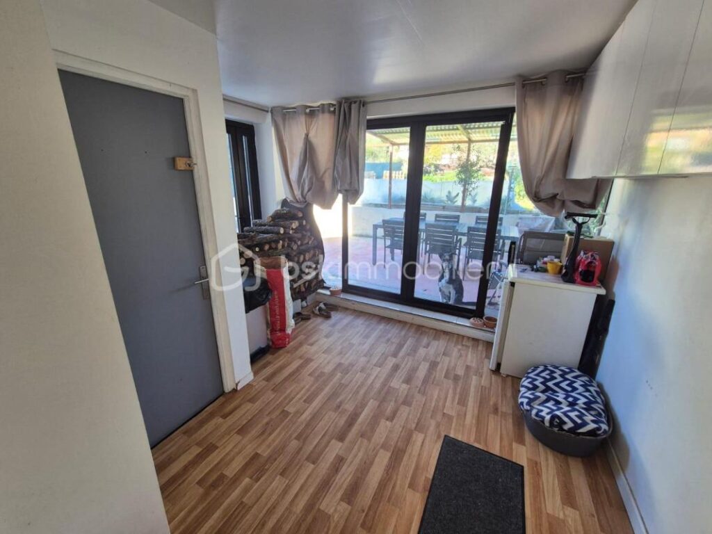 Maison rénovée de 128 m² – 4 chambres – proche de toutes les commodités et du village de Gonfaron – 5 pièces – 4 chambres – 128 m²