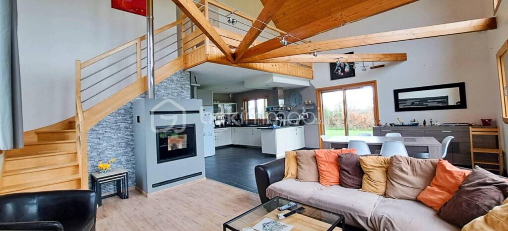 L’Aventure Canadienne – 8 pièces – 5 chambres – 168 m²