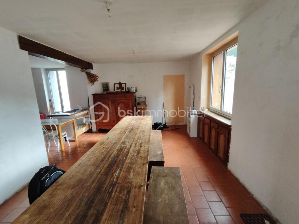 À vendre : Maison rare avec vue exceptionnelle à Lagrasse – 8 pièces – 7 chambres – 180 m²