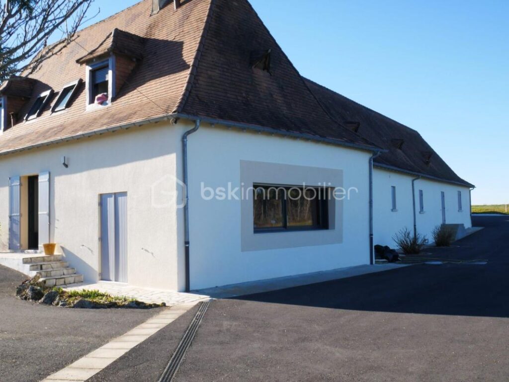 ANCIENNE FERME RÉNOVÉE – 7 pièces – 5 chambres – 316 m²