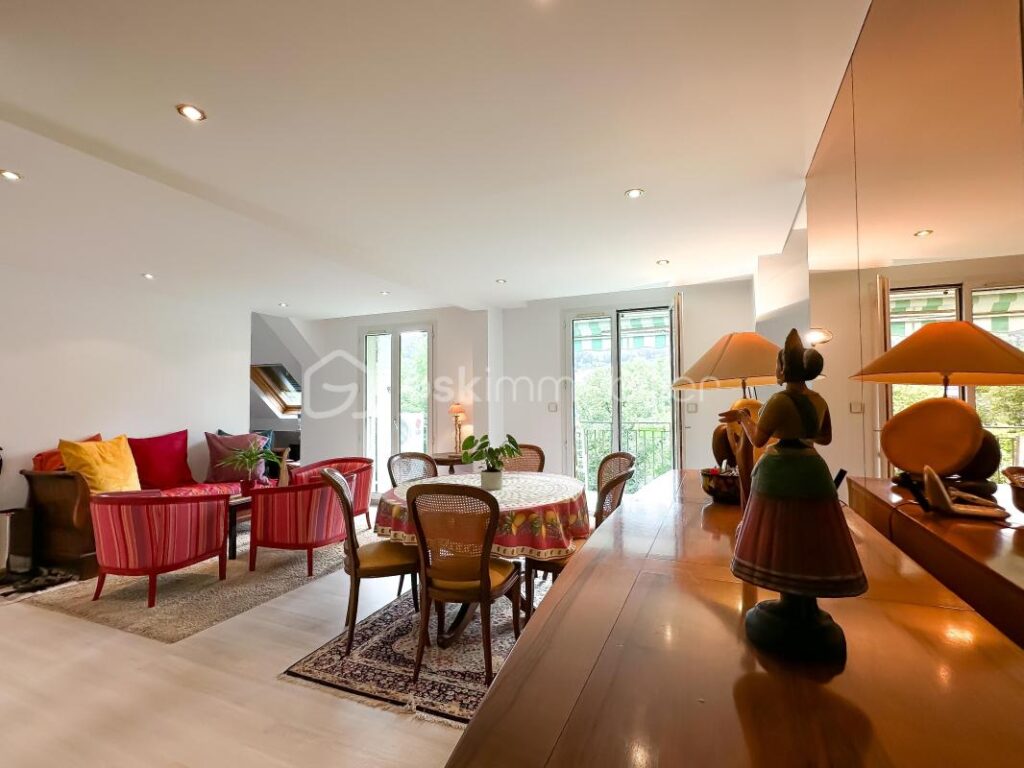 Centre-ville de Rumilly – 3 pièces lumineux avec garage et ascenseur – 4 pièces – 2 chambres – 80 m²