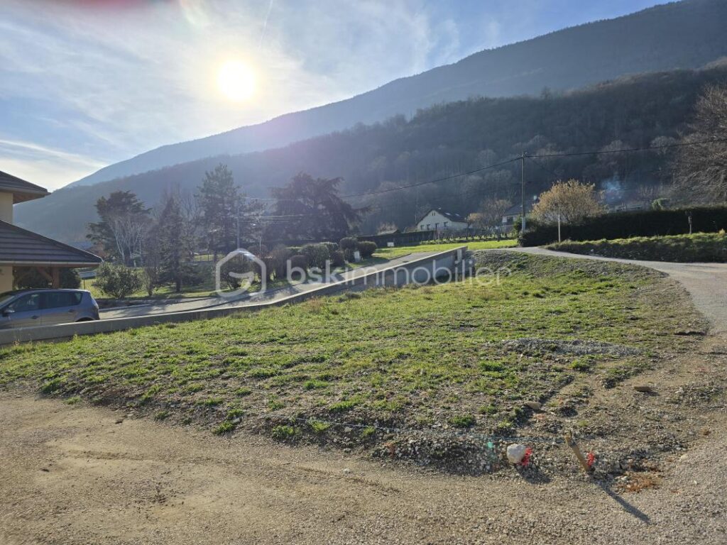 Terrain 490 m² – Le Bourget du Lac – Vue sur le lac du Bourget et Belledonne – NR pièces – NR chambres – 490 m²