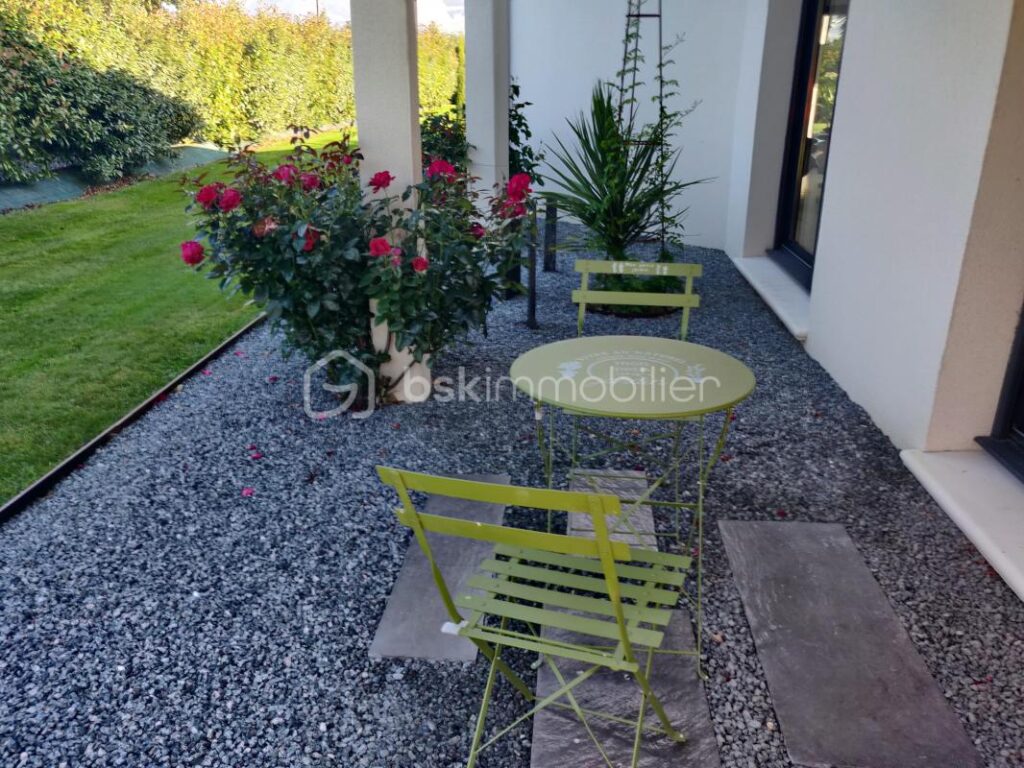 Maison avec piscine – 6 pièces – 3 chambres – 197 m²