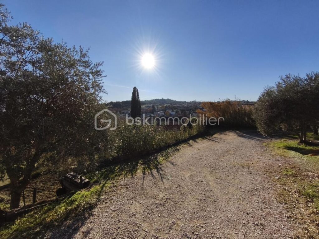 Maison T 4 97 m² sur 1600m² de terrain – 5 pièces – 3 chambres – 97 m²