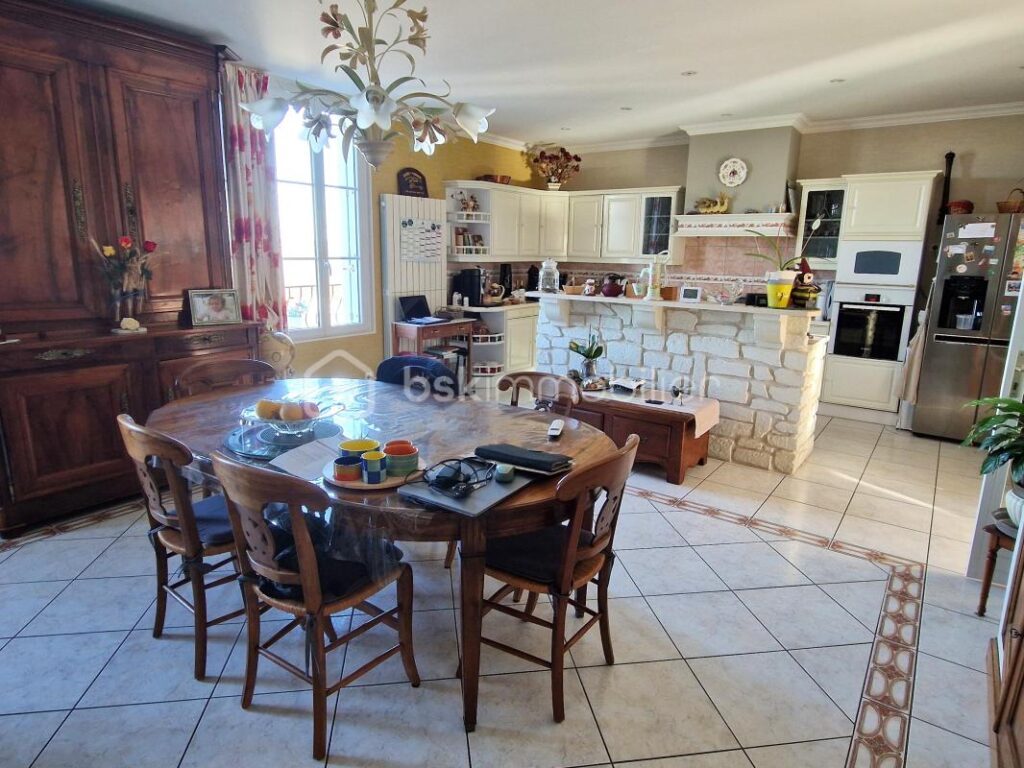 Très belle opportunité sur Colombiers et vue imprenable sur la vallée de l’envigne! – 8 pièces – 4 chambres – 230 m²