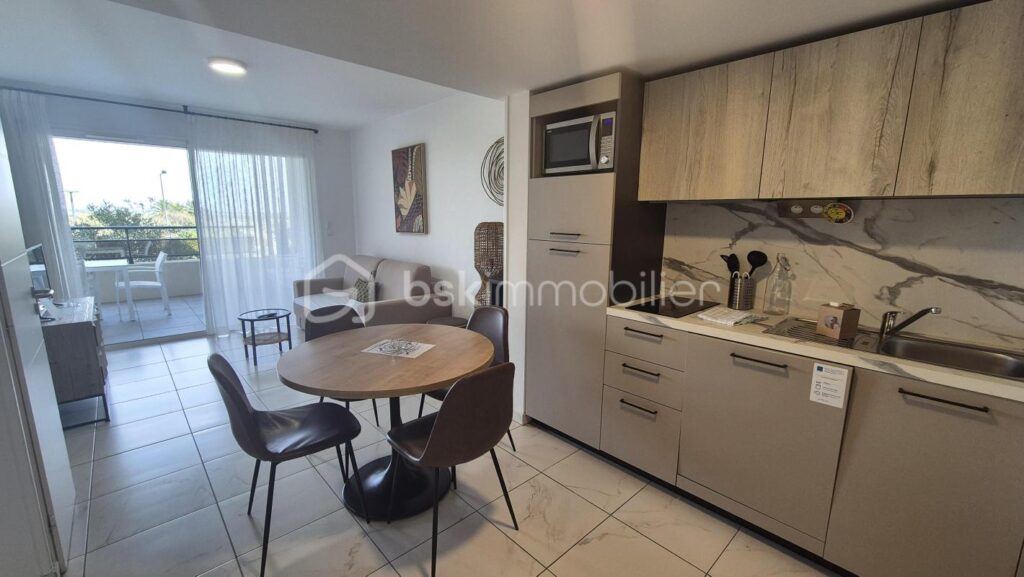 A VENDRE APPARTEMENT T2 DE 38M² A SAINT CYPRIEN PLAGE – HORIZON DU GOLF – TERRASSE – ASCENSEUR – PARKING PRIVATIF – VENDU MEUBLE – SOUS BAIL COMMERCIAL – 2 pièces – 1 chambre – 38 m²