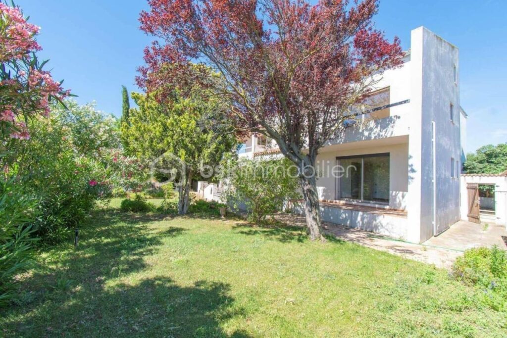 Villa d’architecte – Vue Étang de Thau – 310 m² + logement indépendant – Terrain 1 000 m² – 10 pièces – 5 chambres – 309 m²