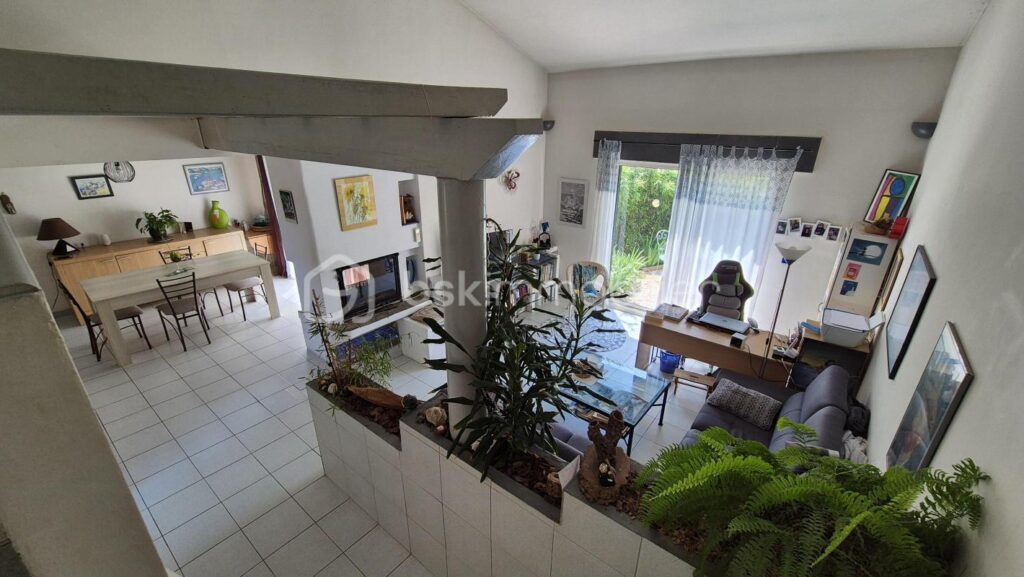 A VENDRE MAISON 3 FACES DE 131M² SUR TERRAIN DE 336M² A CERET – TROIS CHAMBRES – GARAGE – CLIMATISATION REVERSIBLE – VUE SUR LE VALLESPIR – AUCUN VIS A VIS – GARAGE – 6 pièces – 3 chambres – 131 m²