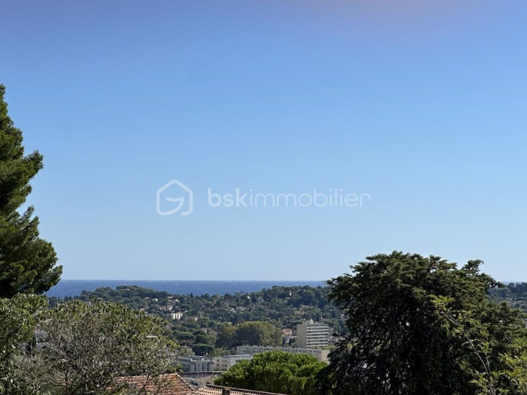 Villa 208 m2 – Vue Rade De TOULON – 7 pièces – 5 chambres – 208 m²