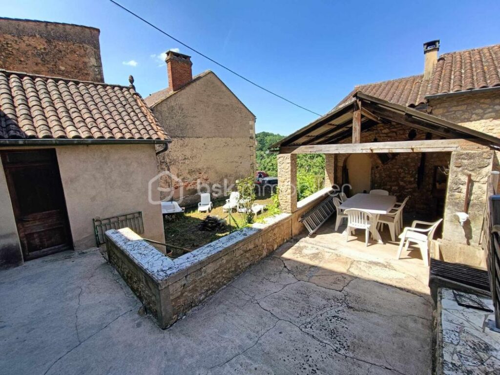 Vends Maison en Plein Cœur du Centre Ville de Belvès avec Terrasse Couverte & Jardin – 4 pièces – 3 chambres – 108 m²