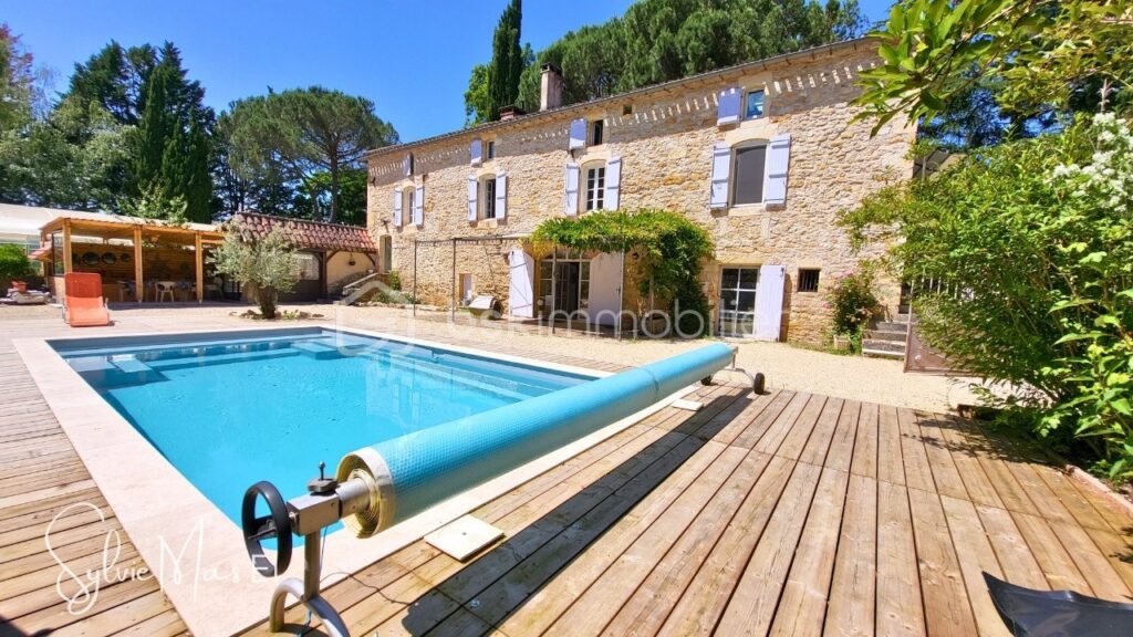 Maison et gîte 15 pièces – 2 piscines Parc arboré – 15 pièces – 9 chambres – 520 m²