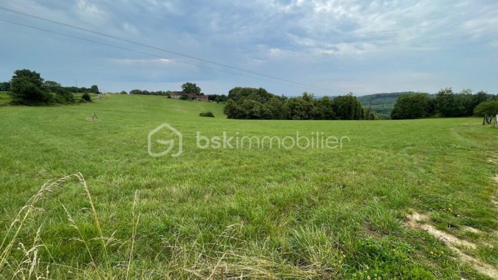 Grand terrain avec une partie constructible – NR pièces – NR chambres – 10280 m²