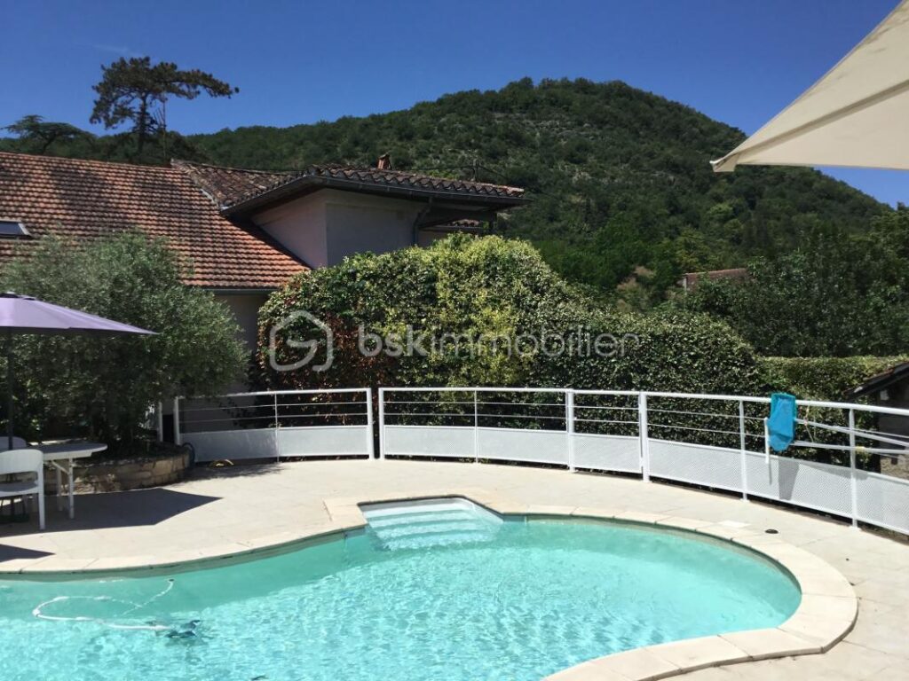 Une perle en centre village Saint Antonin Noble Val – 4 pièces – 3 chambres – 147 m²