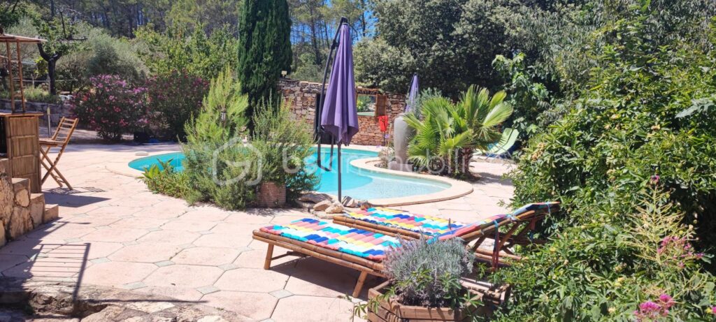 propriete athypique touristique – 4 pièces – 3 chambres – 215 m²