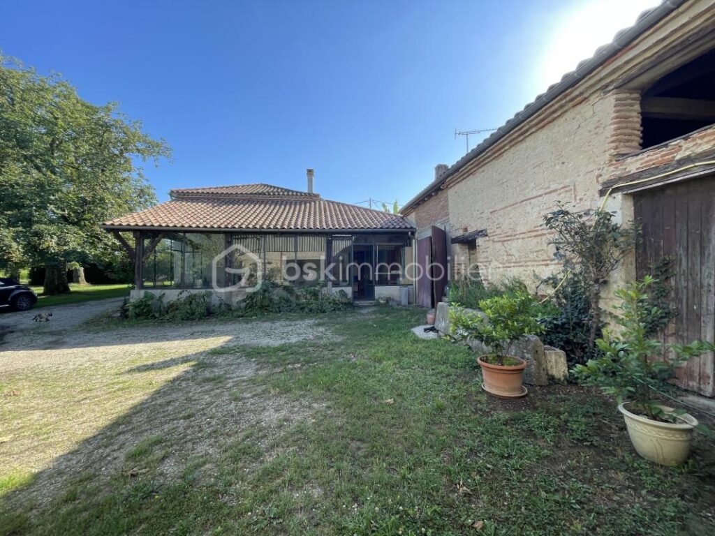 Belle Maison en Pierres – Grand Terrain Arboré – 5 pièces – 4 chambres – 145 m²