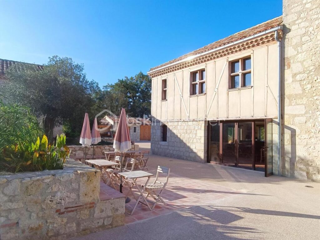 Domaine prestigieux pour événements et hébergement des invités dans un cadre enchanteur de 13 hectares ! – NR pièces – 13 chambres – 1307 m²