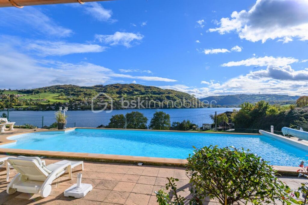 Maison 230 m² habitables avec vue sur Lac – 7 pièces – 6 chambres – 230 m²