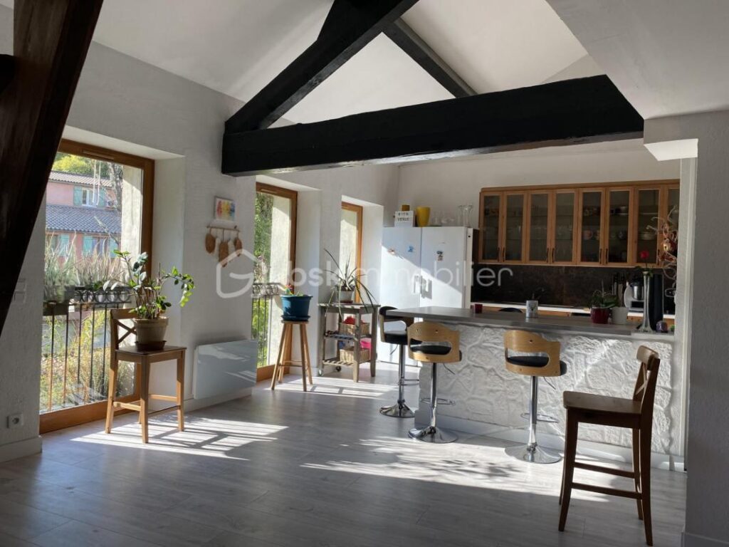 🏡 À vendre – Bel appartement 3 chambres de 100 m² à Belgentier – 4 pièces – 3 chambres – 101 m²