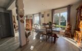 A SEULEMENT 5 KILOMÈTRES DE PONT L’ÉVÊQUE ET 15 KILOMÈTRES DE LA CÔTE FLEURIE, MAISON AU CALME, CADRE VERDOYANT – 4 pièces – 3 chambres – 96 m²