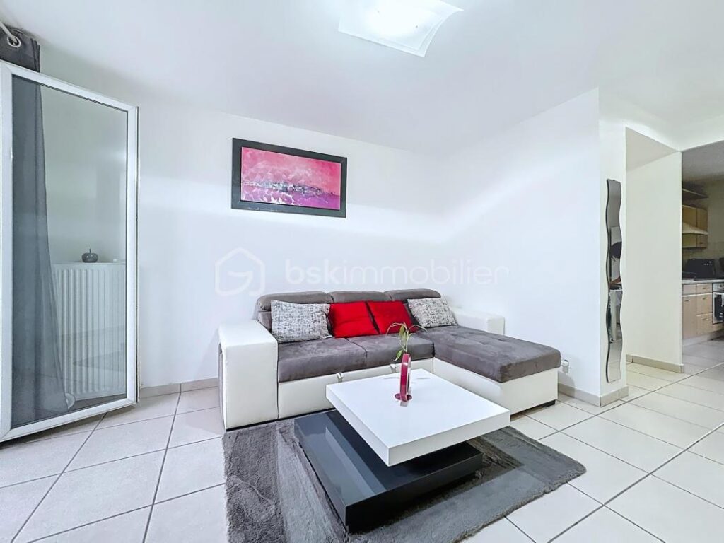 Lumineux T3 traversant avec balcon et loggia – dernier étage au calme – 3 pièces – 2 chambres – 57 m²