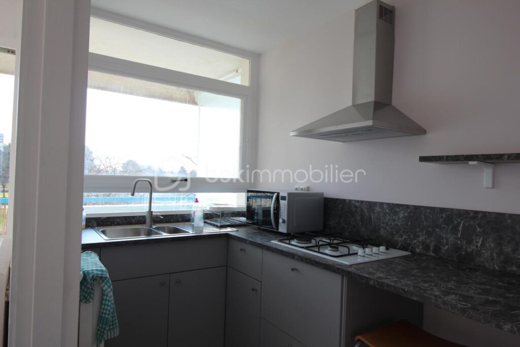 Studio au 4ᵉ étage, lumineux et rénové – Quartier du Triangle – 2 pièces – NR chambres – 35 m²