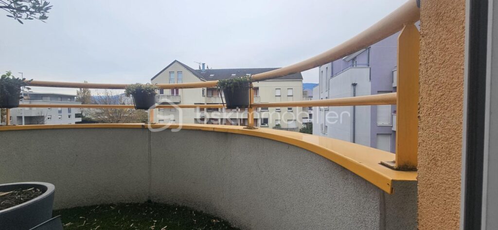 Echirolles – Quartier La Commanderie : Magnifique T4 transformé en T3 – Vue dégagée – Terrasse + Balcon – Résidence fermée – 4 pièces – 3 chambres – 70 m²