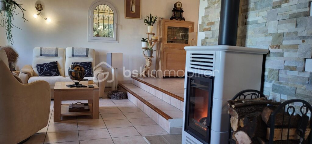 Magnifique villa provençale au cœur d’un écrin de verdure – 7 pièces – 4 chambres – 158 m²