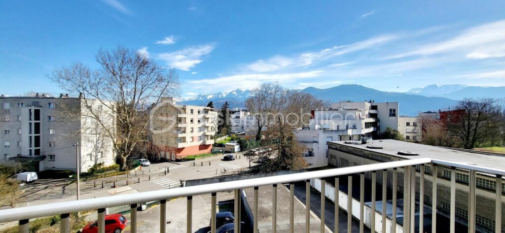 Appartement traversant avec balcon et vue dégagée – 3 pièces – 2 chambres – 54 m²