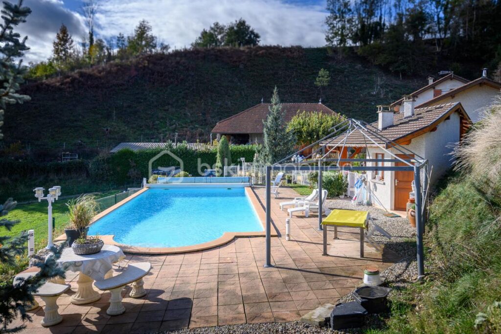 Maison d’environ 230 m² habitables, vue sur lac – 7 pièces – 6 chambres – 230 m²