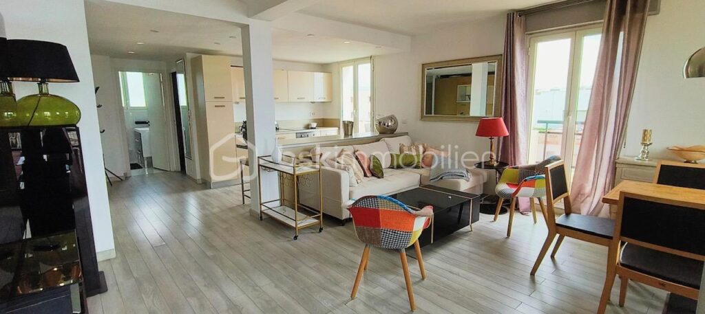 APPARTEMENT 2 PIECES PLAGE ET MER EN FACE, ACCÈS IMMÉDIAT – 2 pièces – 1 chambre – 48 m²