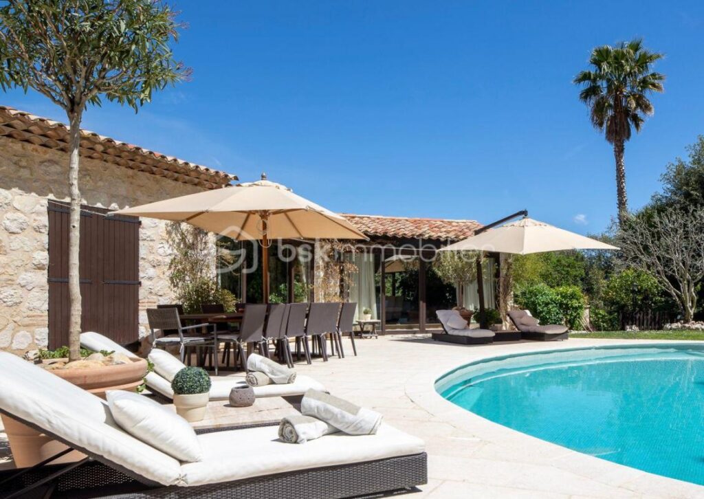 Saint Paul de Vence belle propriété au calme 6 chambres – 10 pièces – 6 chambres – 490 m²