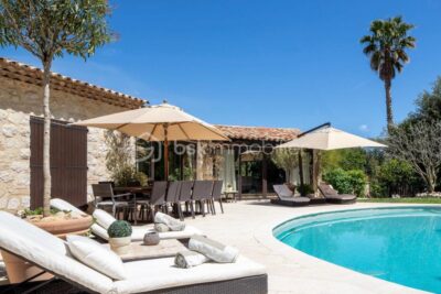 Saint Paul de Vence belle propriété au calme 6 chambres – 10 pièces – 6 chambres – 490 m²