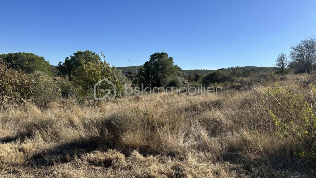 Boutenac – terrain constructible – vue imprenable – NR pièces – NR chambres – 682 m²