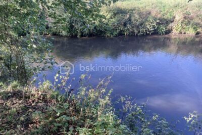 Terrain constructible en bordure de rivière – NR pièces – NR chambres – 1250 m²