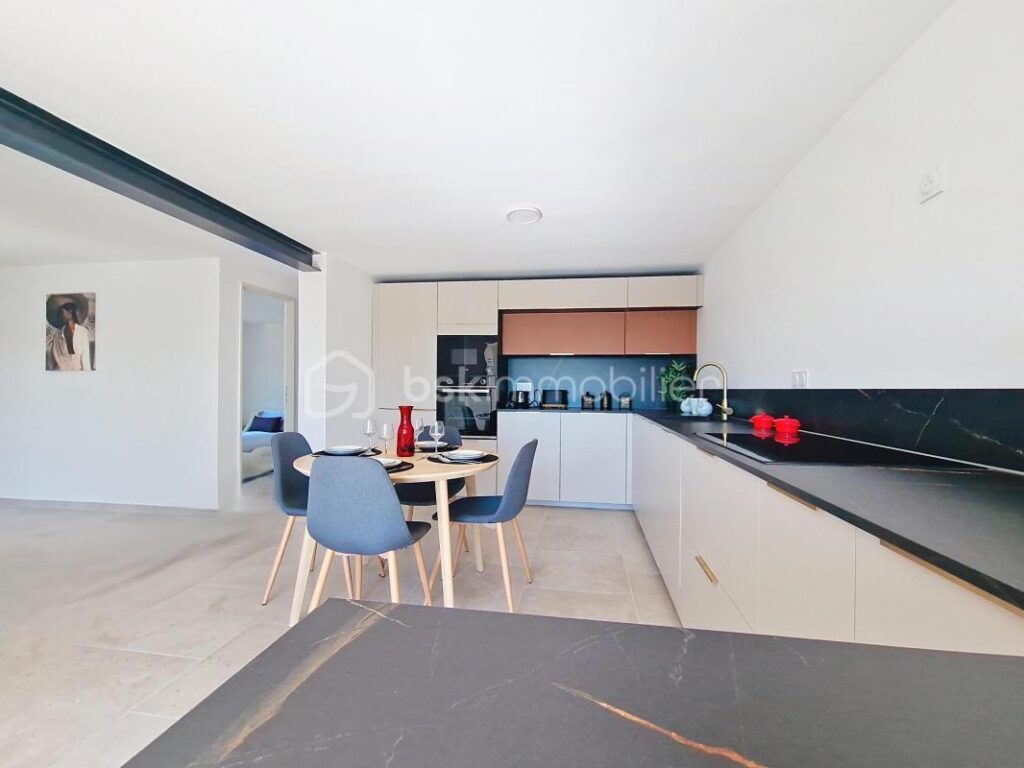 *** LA FARE LES OLIVIERS – 100 m2- 3 ch – AU CALME *** – 4 pièces – 3 chambres – 114 m²