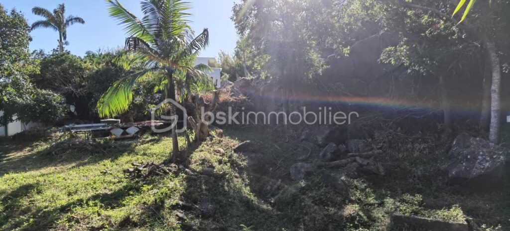 A VENDRE – TERRAIN – LA MONTAGNE – SAINT DENIS – NR pièces – NR chambres – 704 m²