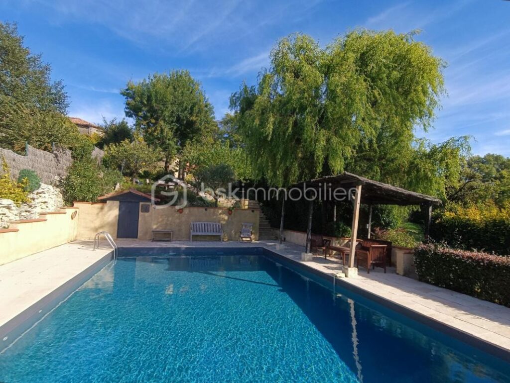 Maison de charme avec vue panoramique et piscine d’exception – 5 pièces – 2 chambres – 118 m²