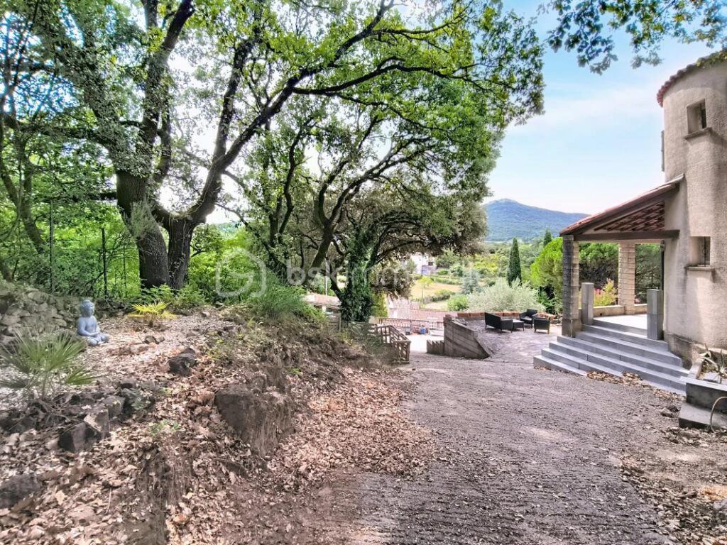 Grande maison familiale de 287 m² avec jardin, piscine et garage – Bédarieux – 11 pièces – 4 chambres – 287 m²