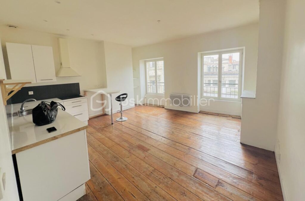 ** COUP DE COEUR **PROCHE PLACE CAMILLE JULIAN ** T3 DUPLEIX 51 M2 ENV – 3 pièces – 2 chambres – 50 m²