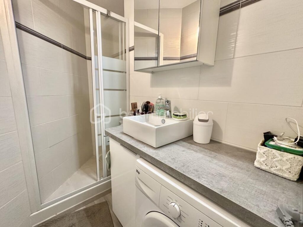 Appartement rénové 27 m2 – 1 pièce – NR chambres – 27 m²