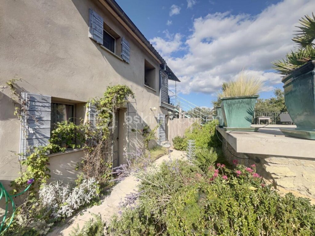 Exceptionnelle Propriété de Prestige avec Maison d’Amis, Piscine et Vues à 360° – 12 pièces – 9 chambres – 341 m²