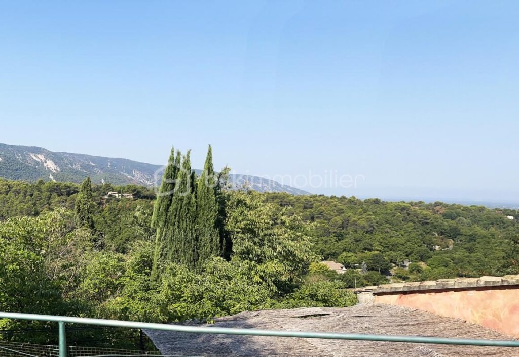 Ménerbes – Exceptionnelle Propriété avec Vues à 360° – Maison Principale, Pigeonnier & Jardin Piscine – 8 pièces – 3 chambres – 176 m²