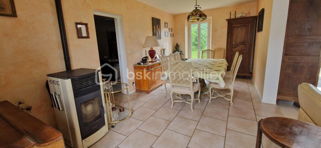 Coup de Cœur à Ervauville : Longère avec Piscine, Studio, et Vue Exceptionnelle – Idéal Famille ou Gîte – 10 pièces – 6 chambres – 173 m²