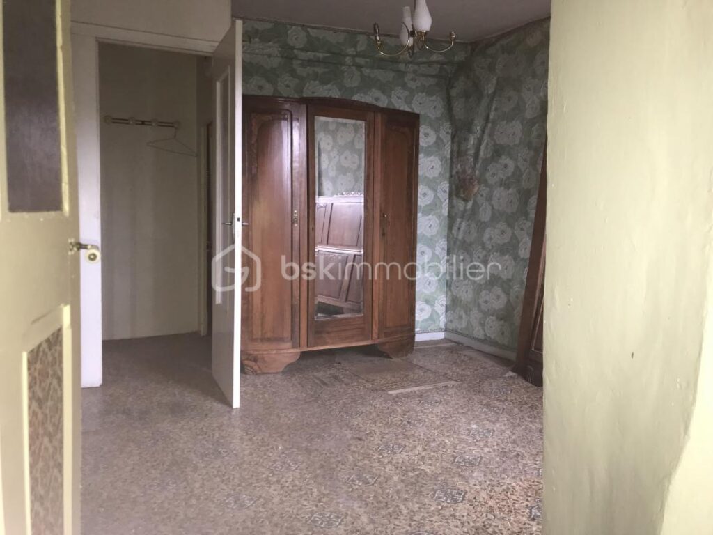 MAISON DANS LE CENTRE HISTORIQUE D ALLEGRE – 4 pièces – 3 chambres – 101 m²