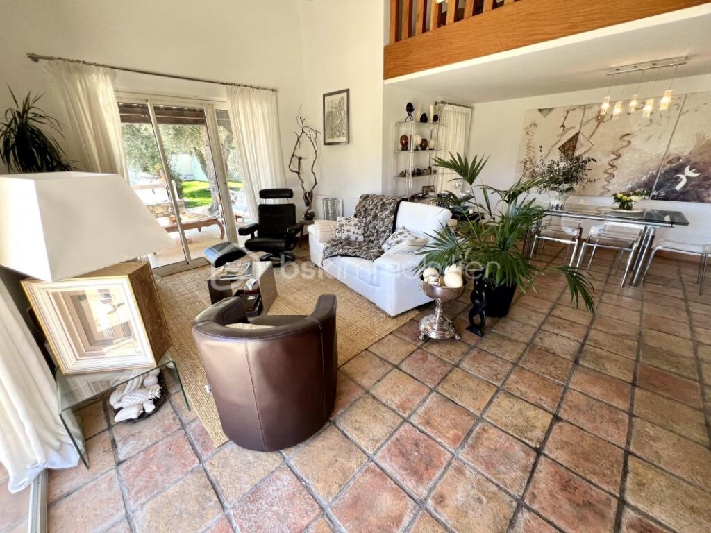 Nice (Saint Pancrace) – Villa d’architecte – Vue mer – Piscine – 6 pièces – 3 chambres – 181 m²